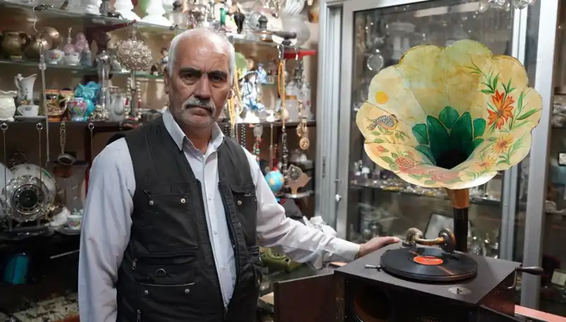44 Yıldır Antikacılık Yapan Usta: Asırlık Gramofonlar Onun İhtişamında Parlıyor
