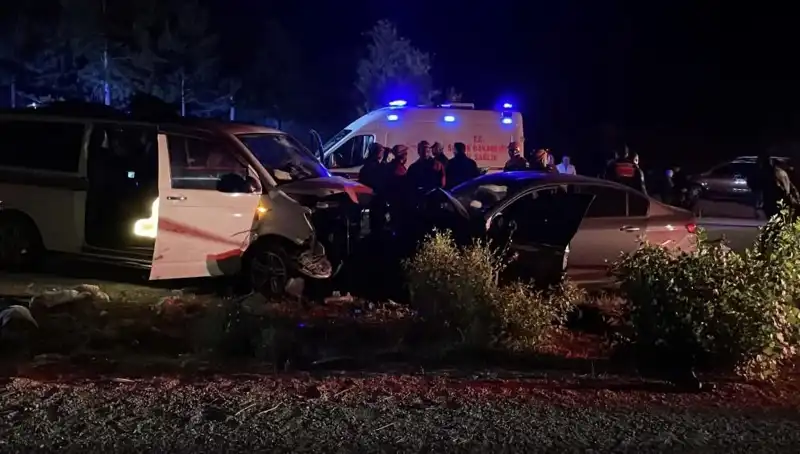Ters Yön Faciası: Kafa Kafaya Çarpışma Sonucu Çok Sayıda Ölü ve Yaralı