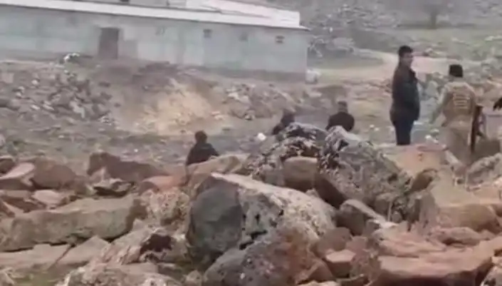 Diyarbakır'da Taşlı, Silahlı Kavga: 3 Kişi Hayatını Kaybetti!
