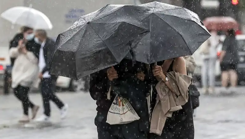 İstanbullulara Soğuk ve Yağışlı Günler Geliyor: Hazır Mısınız?