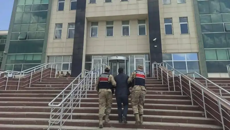 Hapis Ceza Avı: Aranan Şahıs Saklandığı Yerde Yakalandı