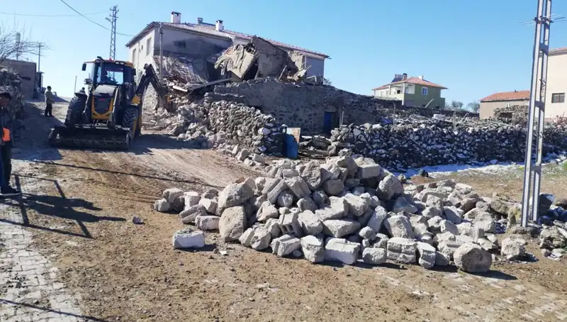 Kayseri'de Yıkılan Ahırda 35 Hayvan Telef Oldu: İhmal mi Söz konusu?