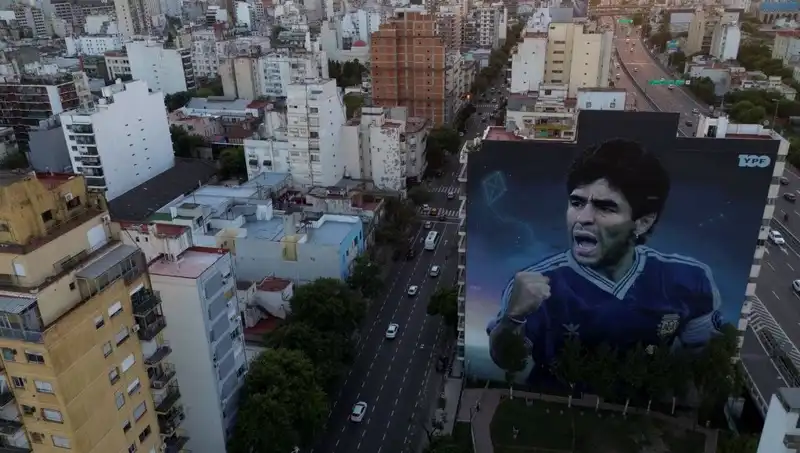 Maradona'nın Ölümündeki Gizem: 7 Sağlık Çalışanı Cinayetle Yargılanacak