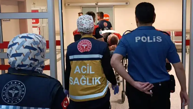 İki Yaralıyla Sonuçlanan Trafik Kazası: Polis Ekipleri Olay Yerinde!