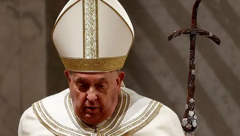 Vatikan’da Endişe: Papa Francis Hastanede Neler Oluyor?