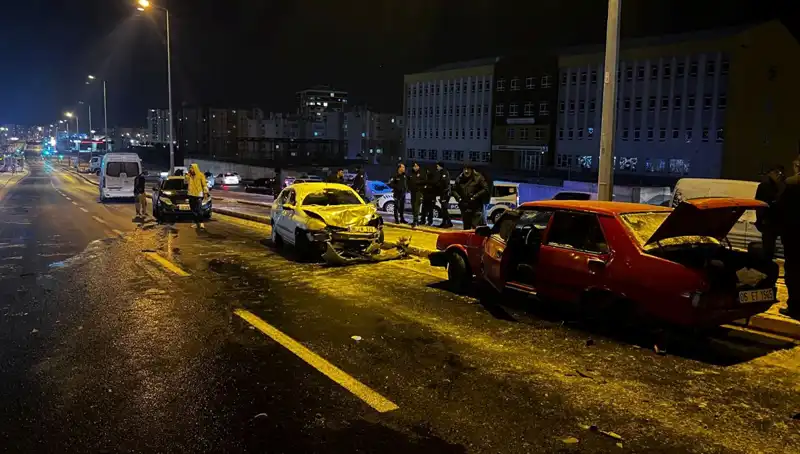 Kayseri'de Feci Trafik Kazası: 11 Araç Birbirine Girdi
