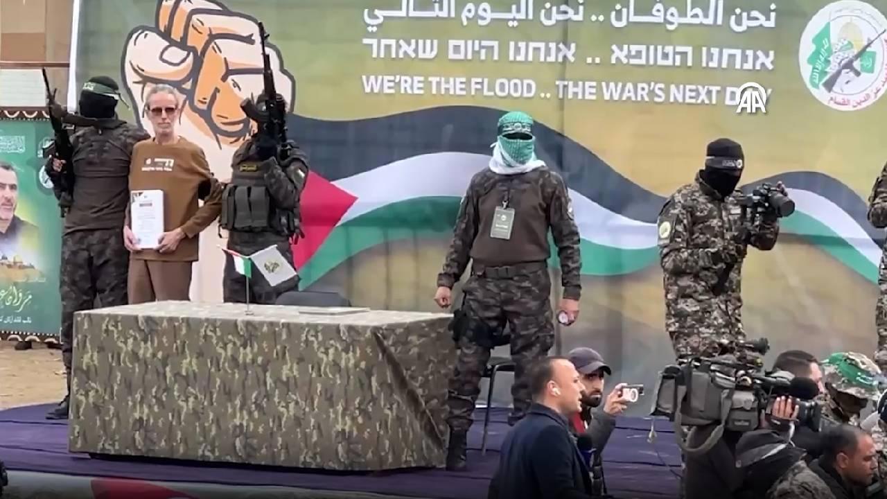 Hamas, İsrail'e 3 İsrailli erkek esiri teslim etti