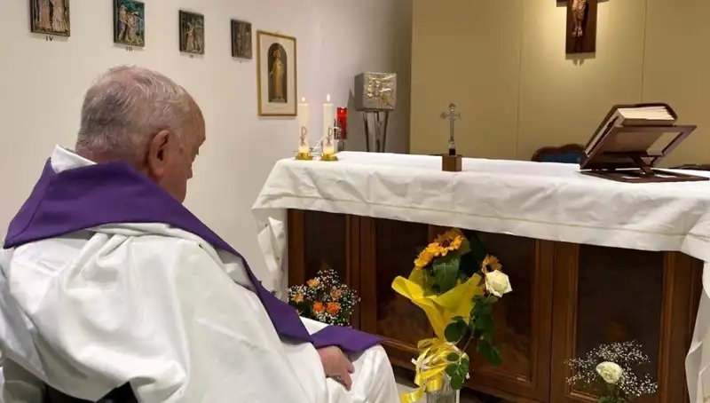 Vatikan'dan Şaşırtıcı Gelişme: Papa Artık Kendi Başına Nefes Alabiliyor!