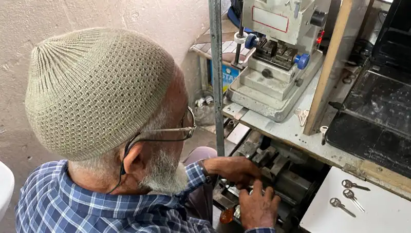 28 Yılda 4 Metrekarelik Dükkanında Bir Hayat Kurdu: "Buraya Sarayım diyorum"