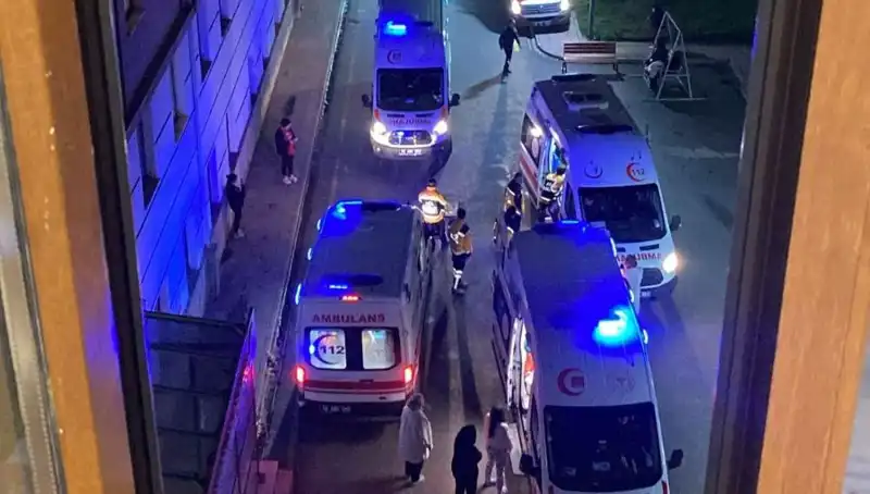 Akşam Yemeği Sonrası Zehirlenme Vakası: 53 Öğrenci Hastaneye Kaldırıldı