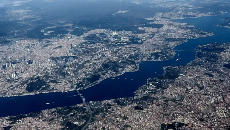 İstanbul Semalarında Bahar Coşkusu: Pilottan Kuleye Önemli Anons!