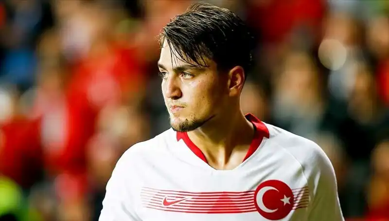 Beşiktaş'tan Sürpriz Transfer Gelişmeleri: Milli Futbolcunun Cevabı Bekleniyor!