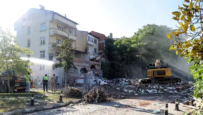 Sındırgı'da Deprem Korkusu: Artçılar Halkı Tedirgin Ediyor