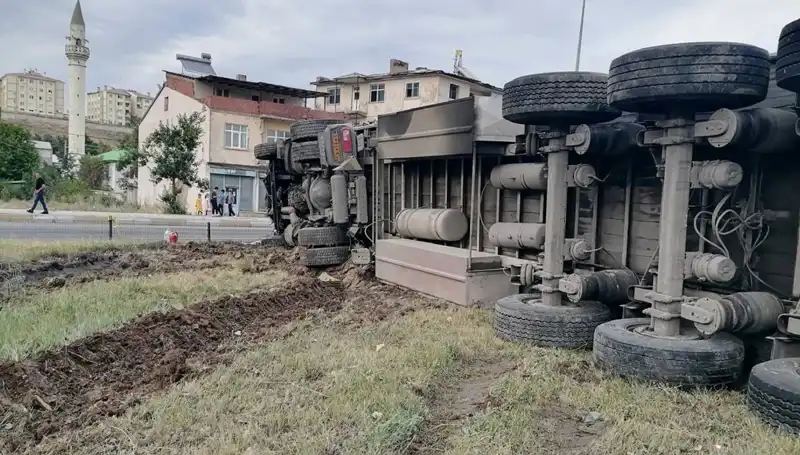 Erzurum'da Freni Boşalan TIR'ın Yol Açtığı Feci Kaza Detayları