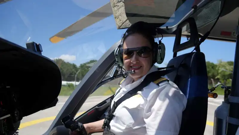 Türkiye'nin Tek Kadın Ambulans Helikopter Pilotu: Cesareti ve Azmiyle Yer Çekimine Meydan Okuyor