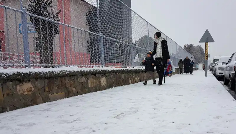 İlkbahar Güzellikleri Yerini Küçük Bir Kış Masalına Bıraktı!